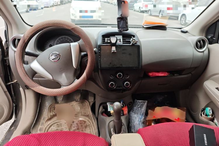 Used Nissan Sunny 2015 1.5XE Manual Comfort Edition Center Console