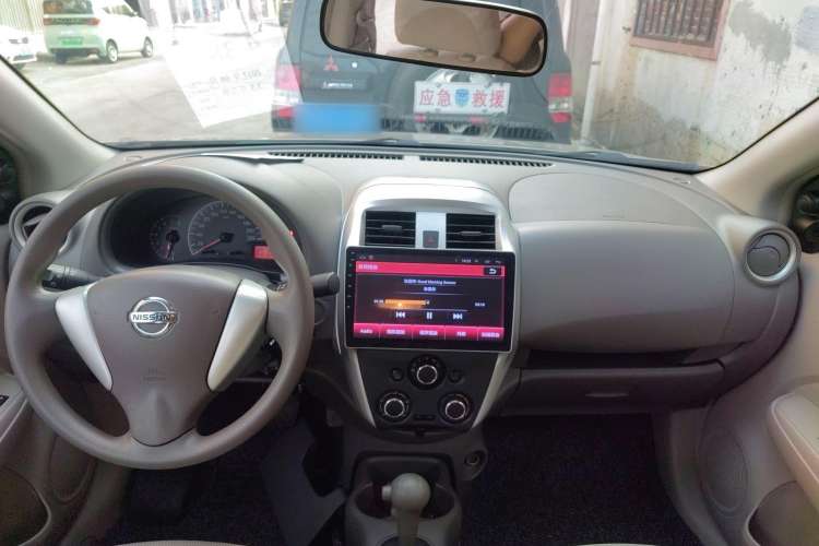 Used Nissan Sunny 2015 1.5XE CVT Comfort Edition Center Console