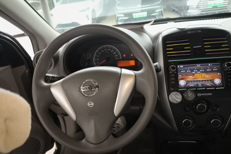 Used Nissan Sunny 2015 1.5XE CVT Master Edition Center Console