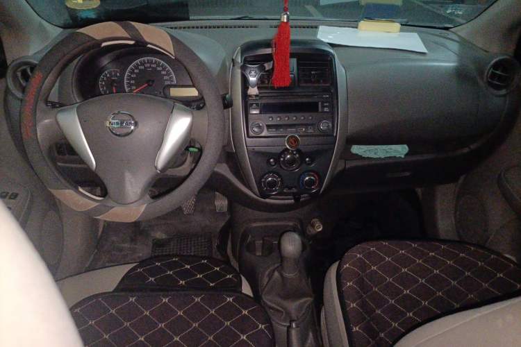 Used Nissan Sunny 2015 1.5XE Manual Comfort Edition Center Console
