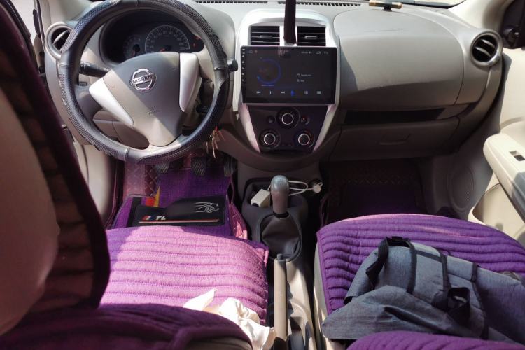 Used Nissan Sunny 2015 1.5XE Manual Comfort Edition Center Console