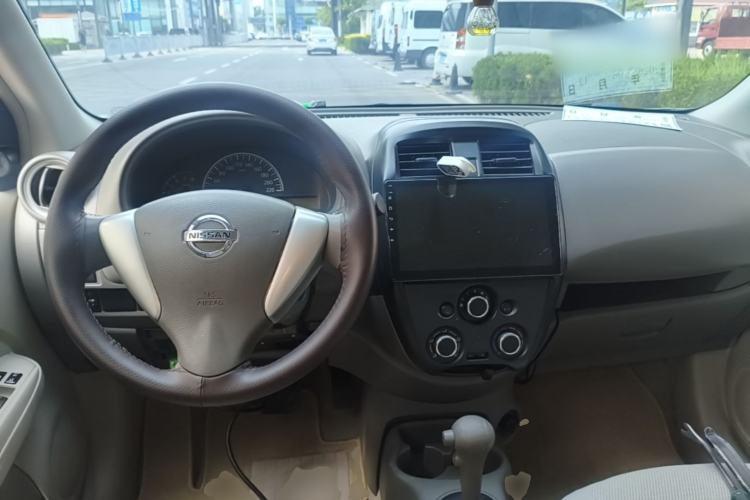 Used Nissan Sunny 2015 1.5XE CVT Comfort Edition Center Console