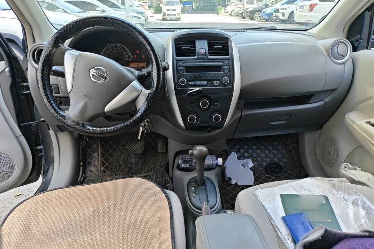 Used Nissan Sunny 2015 1.5XE CVT Comfort Edition Center Console