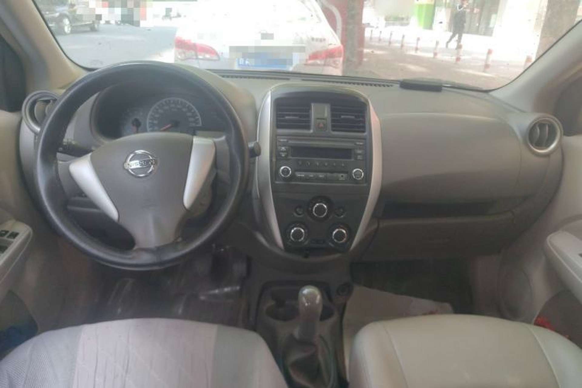 Used Nissan Sunny 2015 1.5XE Manual Elite Edition Center Console