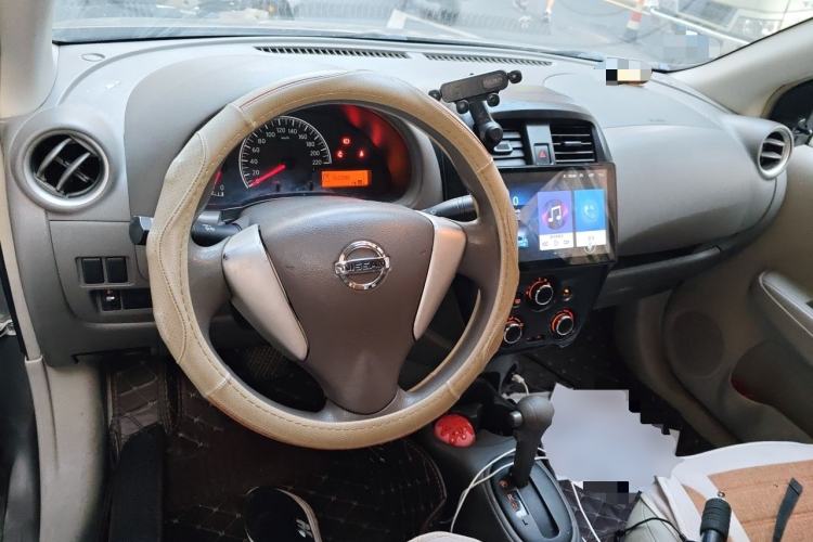 Used Nissan Sunny 2015 1.5XE CVT Comfort Edition Center Console