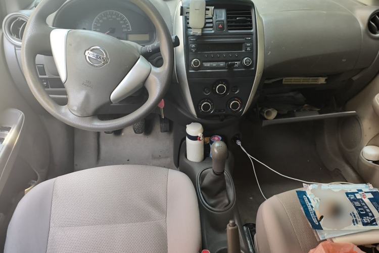 Used Nissan Sunny 2015 1.5XE Manual Comfort Edition Center Console