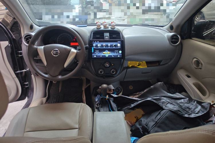 Used Nissan Sunny 2015 1.5XE CVT Comfort Edition Center Console