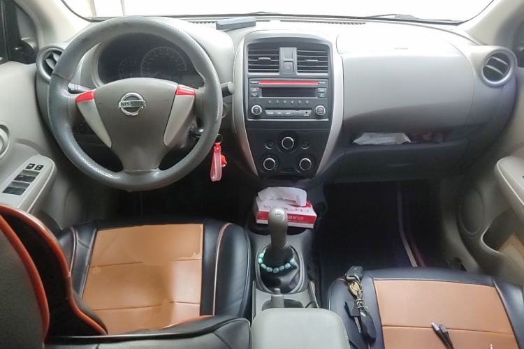 Used Nissan Sunny 2015 1.5XE Manual Comfort Edition Center Console