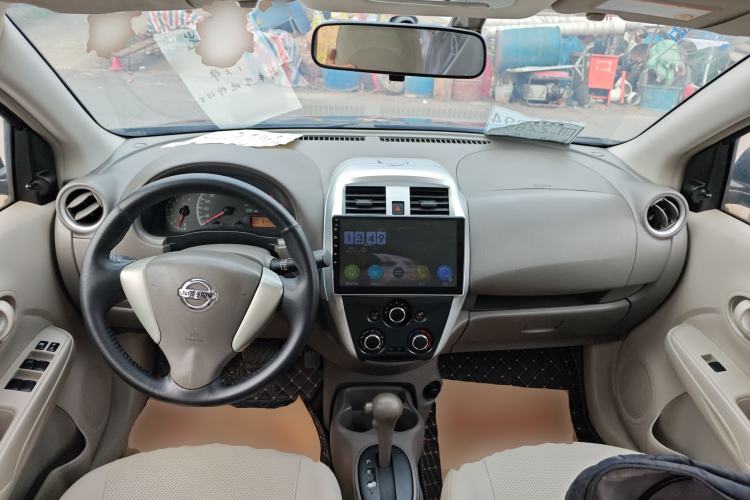 Used Nissan Sunny 2015 1.5XE CVT Comfort Edition Center Console