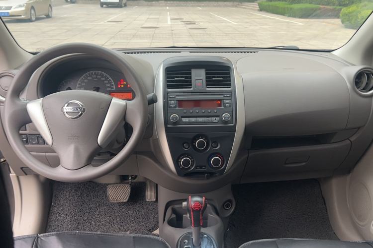 Used Nissan Sunny 2015 1.5XE CVT Master Edition Center Console