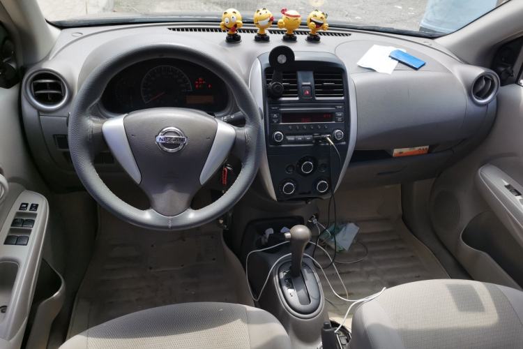 Used Nissan Sunny 2015 1.5XE CVT Comfort Edition Center Console