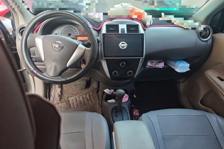 Used Nissan Sunny 2015 1.5XE CVT Comfort Edition Center Console