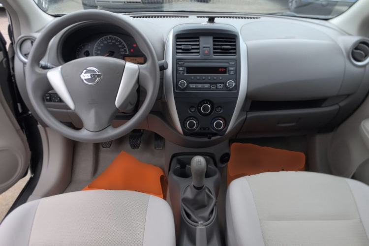 Used Nissan Sunny 2015 1.5XE Manual Master Edition Center Console