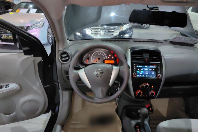 Used Nissan Sunny 2015 1.5XE CVT Comfort Edition Center Console