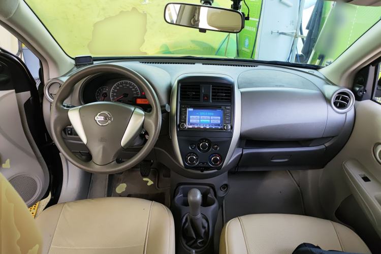 Used Nissan Sunny 2015 1.5XE Manual Comfort Edition Center Console