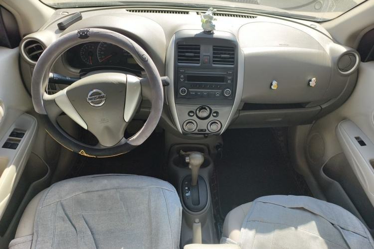 Used Nissan Sunny 2015 1.5XE CVT Master Edition Center Console