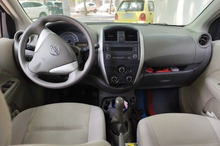 Used Nissan Sunny 2015 1.5XE Manual Elite Edition Center Console