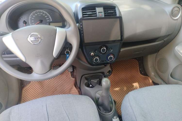 Used Nissan Sunny 2015 1.5XE Manual Comfort Edition Center Console