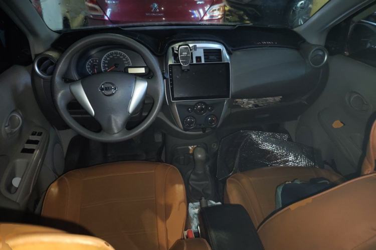 Used Nissan Sunny 2015 1.5XE Manual Comfort Edition Center Console