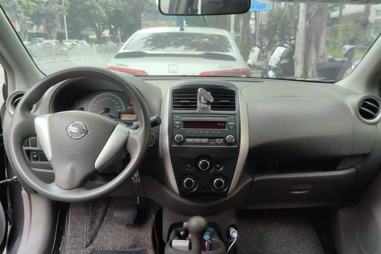 Used Nissan Sunny 2015 1.5XE CVT Comfort Edition Center Console