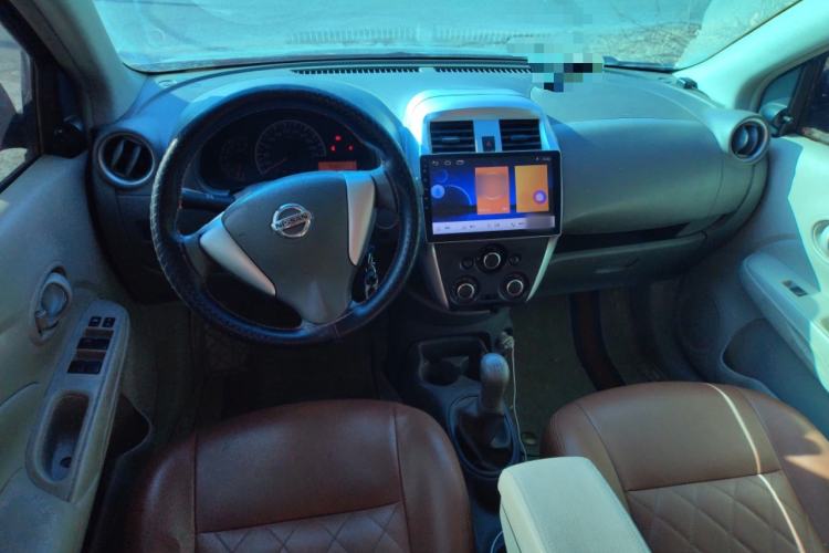 Used Nissan Sunny 2015 1.5XE Manual Comfort Edition Center Console
