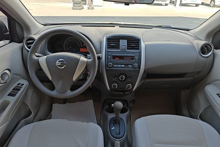 Used Nissan Sunny 2015 1.5XE CVT Elite Edition Center Console