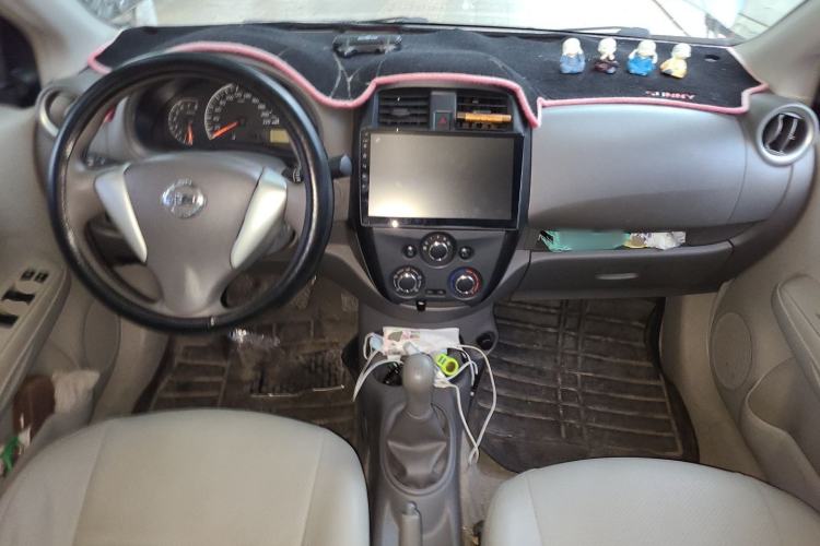 Used Nissan Sunny 2015 1.5XE Manual Comfort Edition Center Console