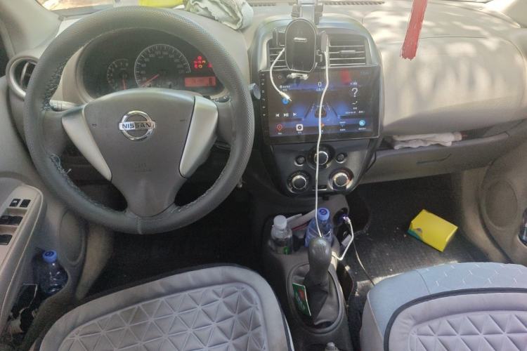 Used Nissan Sunny 2015 1.5XE Manual Comfort Edition Center Console
