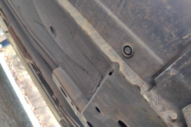 Used Nissan Sunny 2015 1.5XE Manual Comfort Edition Chassis Front Right