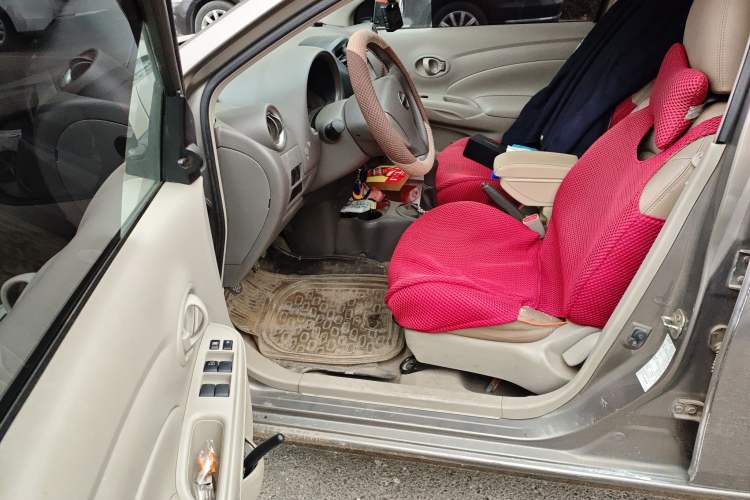 Used Nissan Sunny 2015 1.5XE Manual Comfort Edition Driver Seat