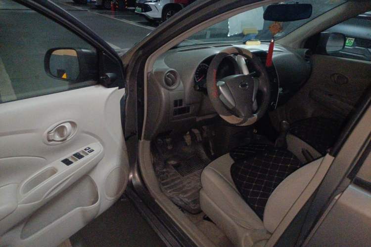 Used Nissan Sunny 2015 1.5XE Manual Comfort Edition Driver Seat