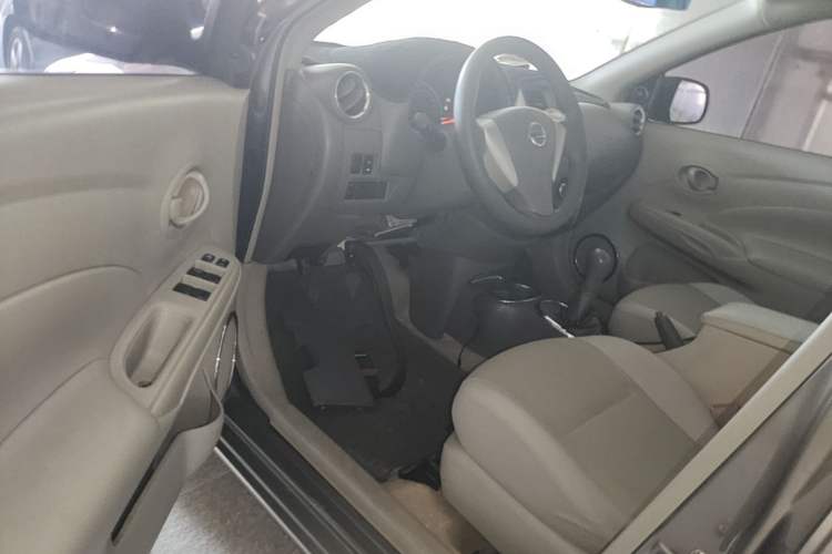 Used Nissan Sunny 2015 1.5XE Manual Comfort Edition Driver Seat