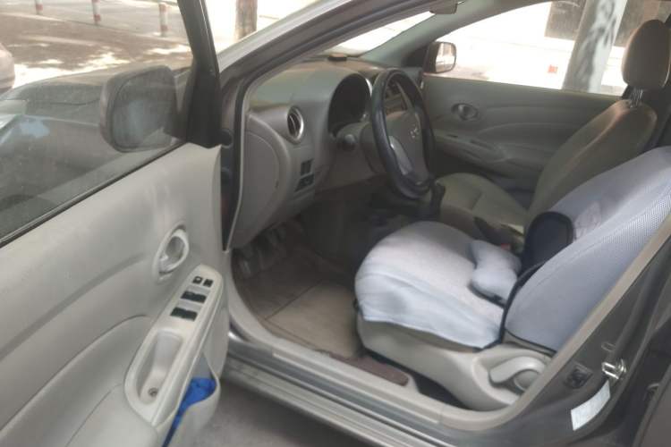 Used Nissan Sunny 2015 1.5XE Manual Elite Edition Driver Seat