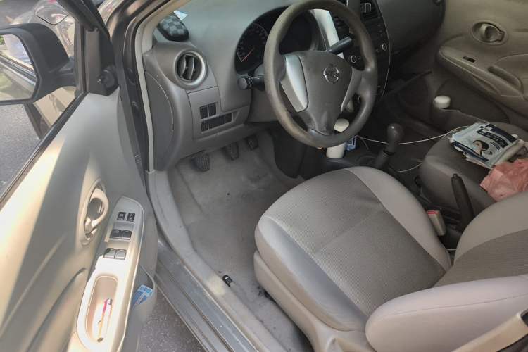 Used Nissan Sunny 2015 1.5XE Manual Comfort Edition Driver Seat