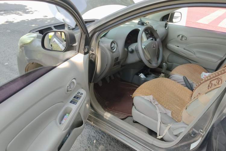 Used Nissan Sunny 2015 1.5XE Manual Comfort Edition Driver Seat