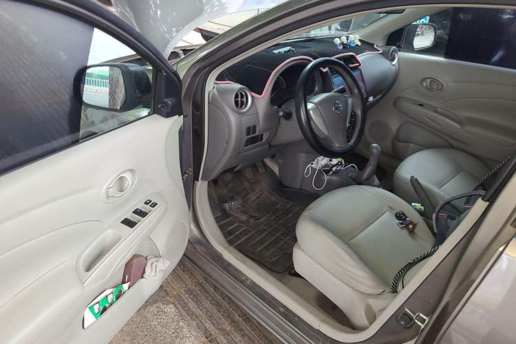 Used Nissan Sunny 2015 1.5XE Manual Comfort Edition Driver Seat