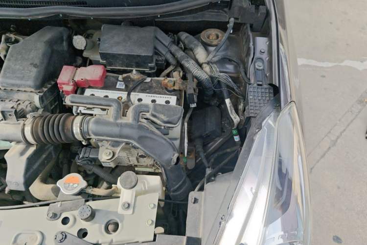 Used Nissan Sunny 2015 1.5XE CVT Master Edition Engine Bay Left