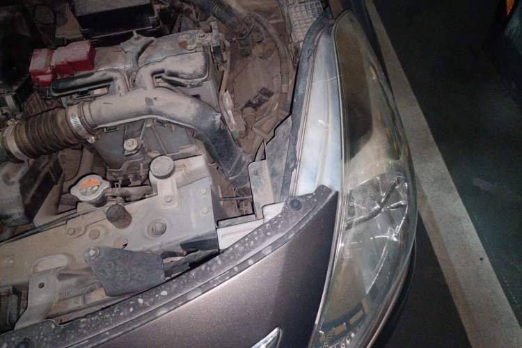 Used Nissan Sunny 2015 1.5XE Manual Comfort Edition Engine Bay Left