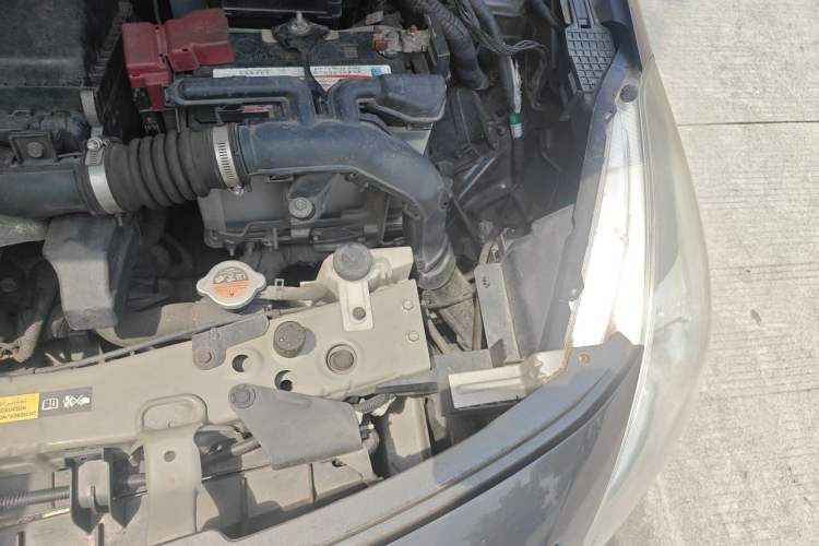 Used Nissan Sunny 2015 1.5XE Manual Elite Edition Engine Bay Left