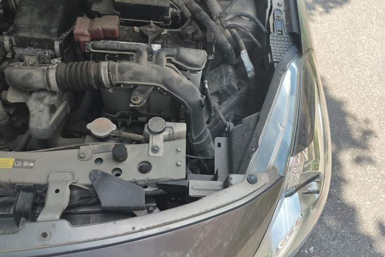 Used Nissan Sunny 2015 1.5XE Manual Comfort Edition Engine Bay Left