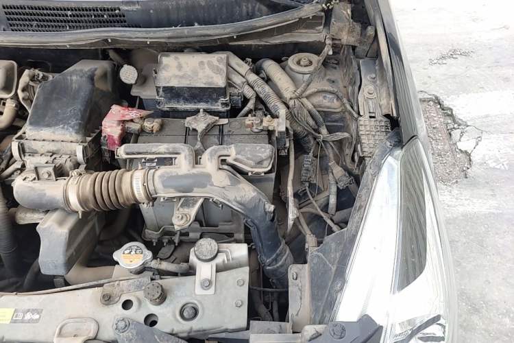 Used Nissan Sunny 2015 1.5XE Manual Comfort Edition Engine Bay Left