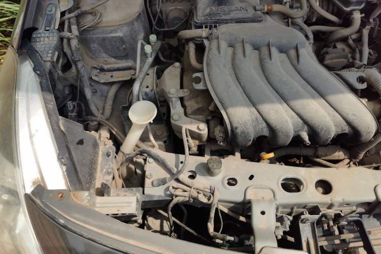 Used Nissan Sunny 2015 1.5XE Manual Comfort Edition Engine Bay Right