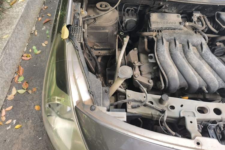 Used Nissan Sunny 2015 1.5XE Manual Comfort Edition Engine Bay Right