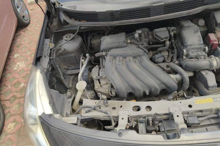 Used Nissan Sunny 2015 1.5XE CVT Comfort Edition Engine Bay Right