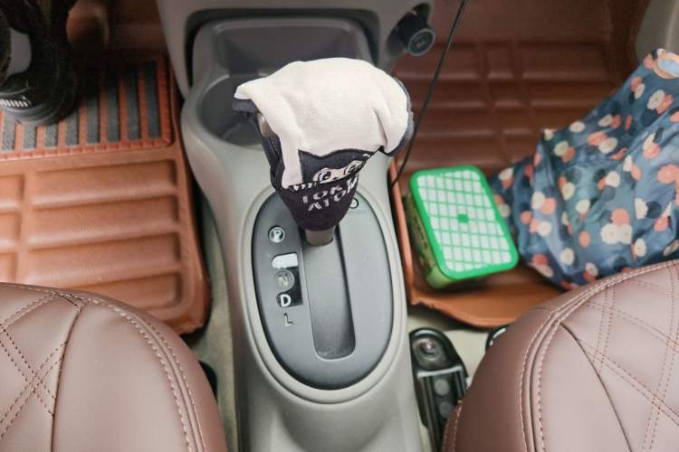 Used Nissan Sunny 2015 1.5XE CVT Master Edition Gear Lever