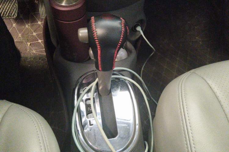 Used Nissan Sunny 2015 1.5XE CVT Comfort Edition Gear Lever