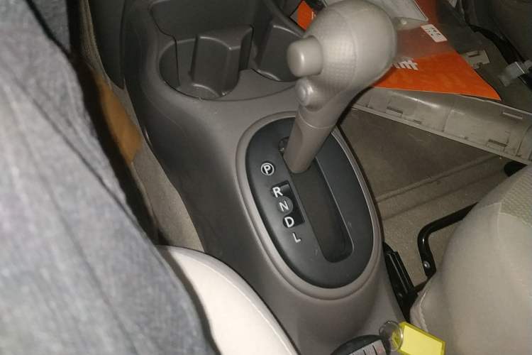 Used Nissan Sunny 2015 1.5XE CVT Master Edition Gear Lever