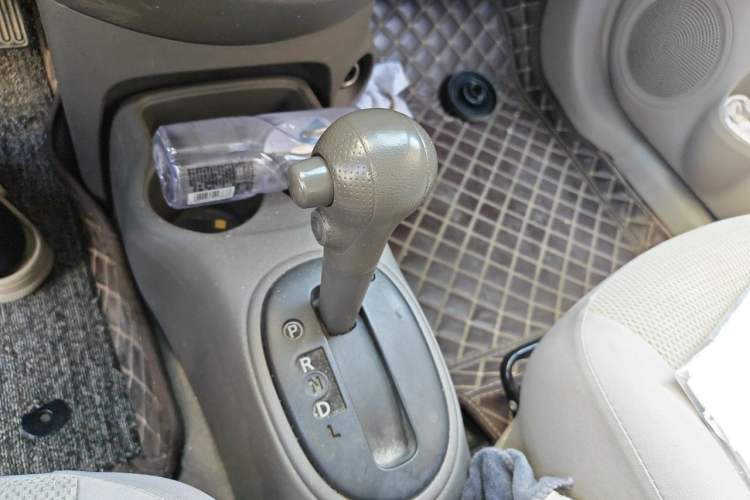 Used Nissan Sunny 2015 1.5XE CVT Comfort Edition Gear Lever