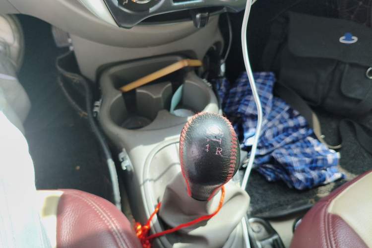 Used Nissan Sunny 2015 1.5XE Manual Elite Edition Gear Lever