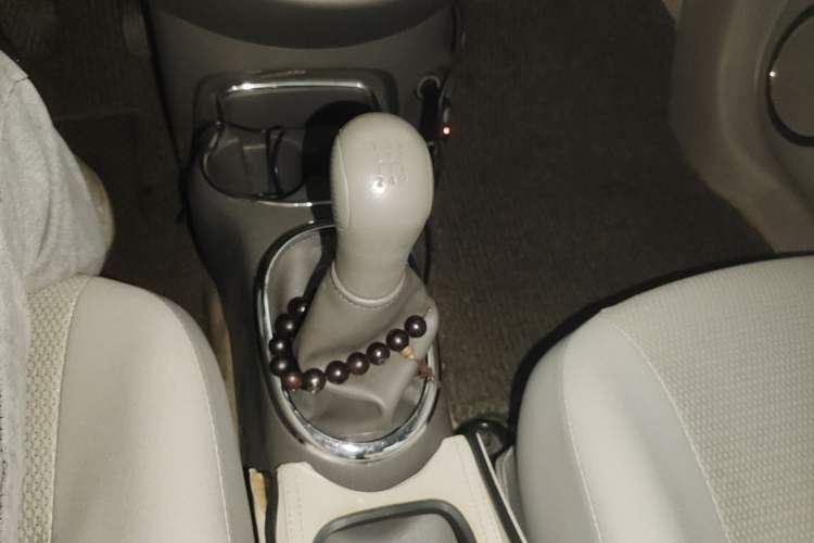 Used Nissan Sunny 2015 1.5XE Manual Comfort Edition Gear Lever